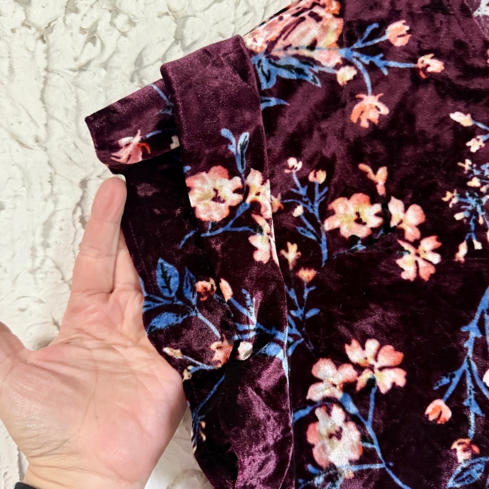 a.n.a Floral Velvet Short Sleeve Top - Burgundy and Pink - Picture 5 of 8